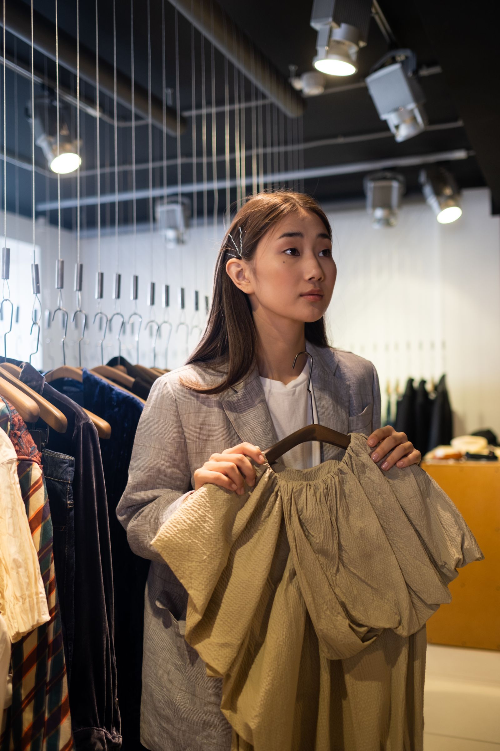 Garment shops business using a point-of-sale system