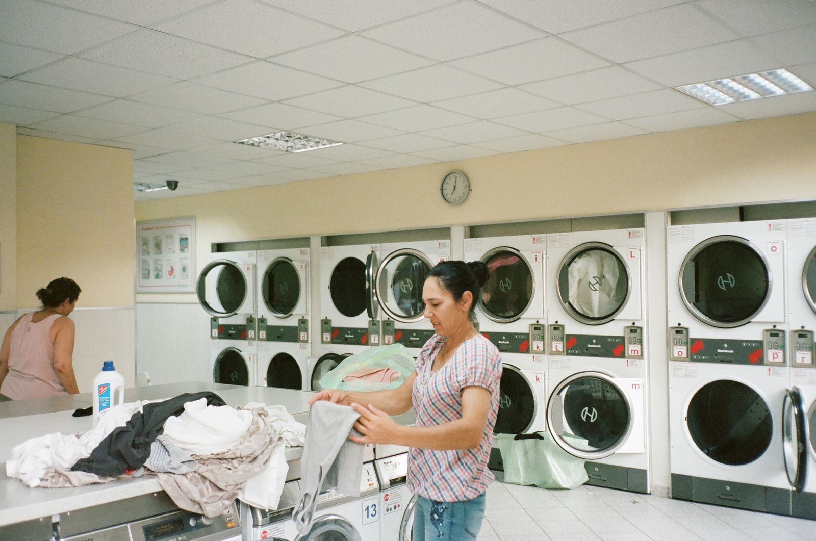 Laundry services business using a point-of-sale system